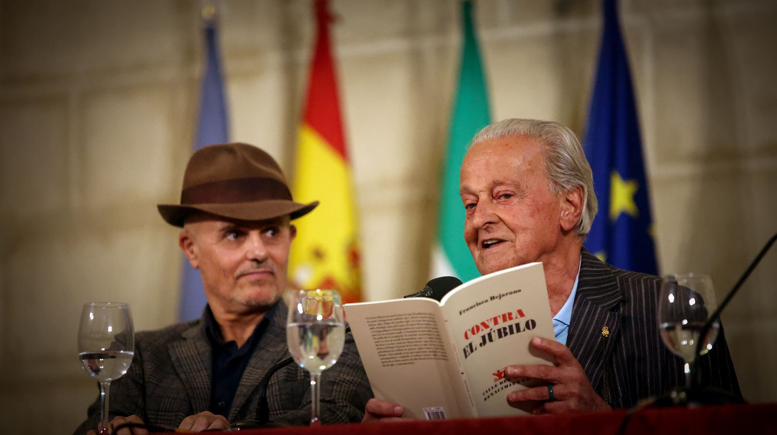 Presentación del nuevo libro de Francisco Bejarano 'Contra el Júbilo' en imágenes