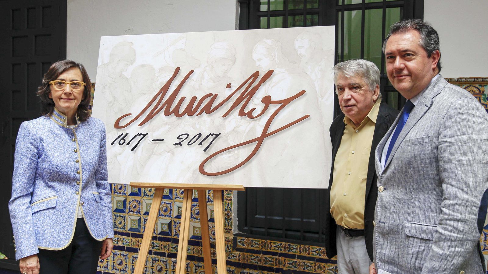 Rosa Aguilar, el catedrático Enrique Valdivieso y Juan Espadas durante la presentación de la cesión de la casa por el Año Murillo.