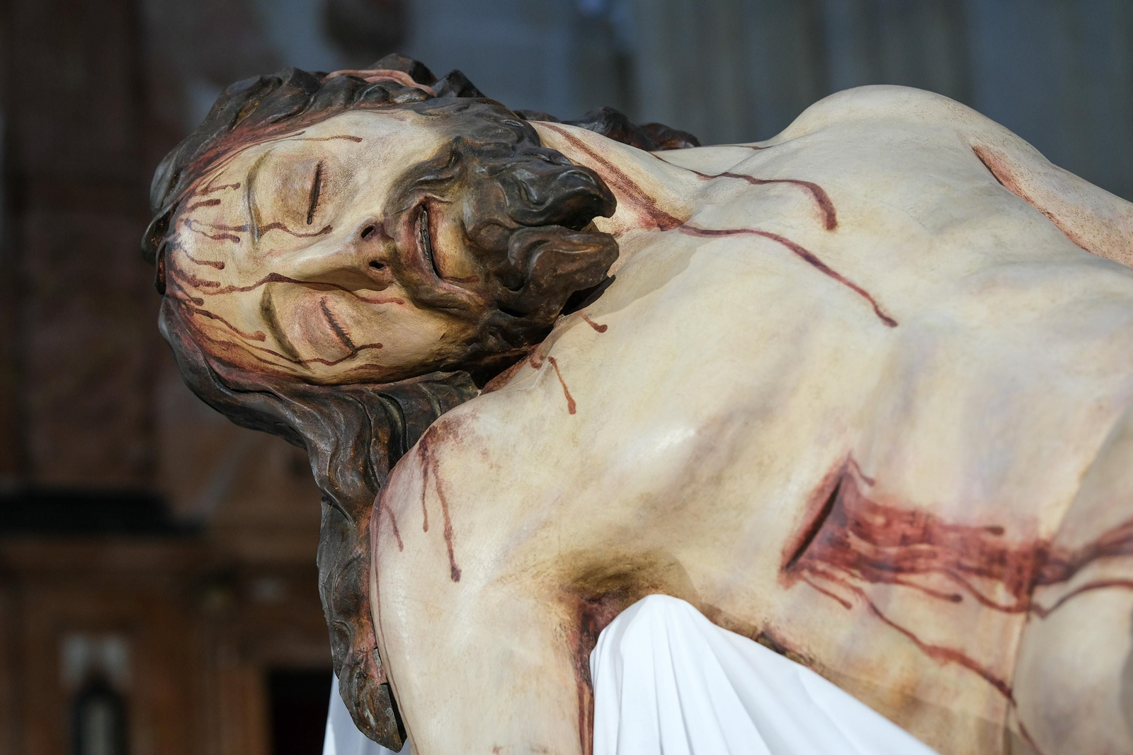 Cristo Yacente, obra de Pedro Roldán de la parroquia del Sagrario expuesto tras su restauración