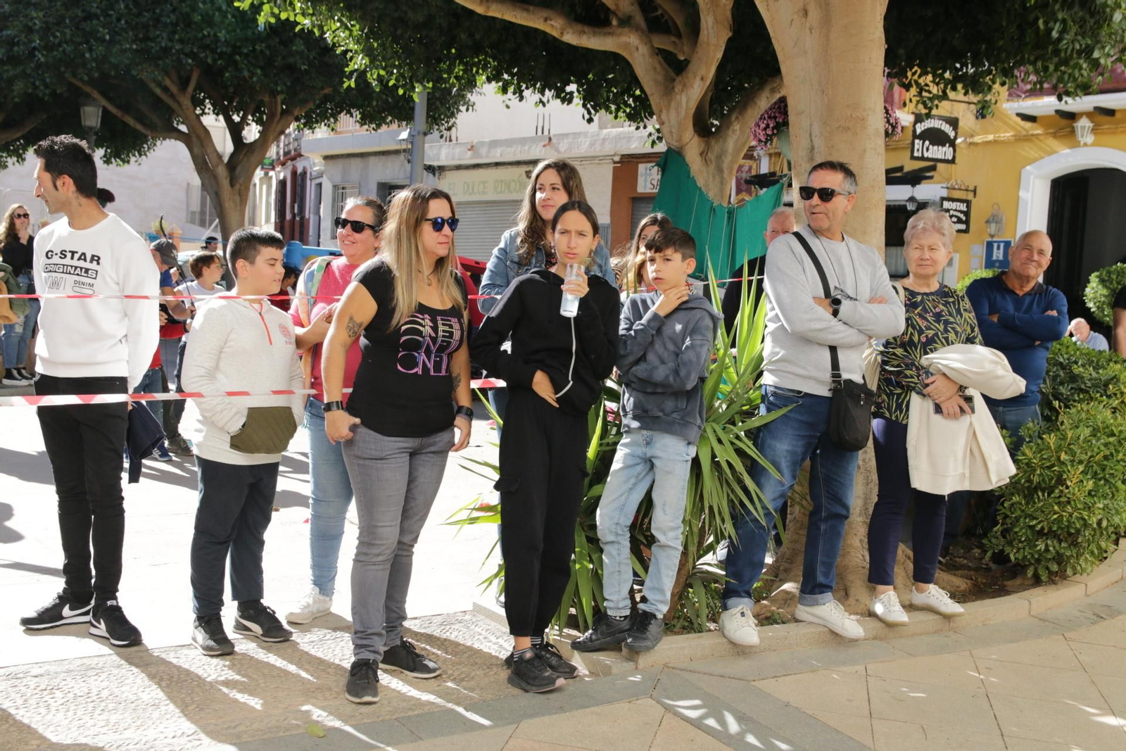 Las imágenes del concurso de lanzamiento de hueso de aceituna de Canjáyar