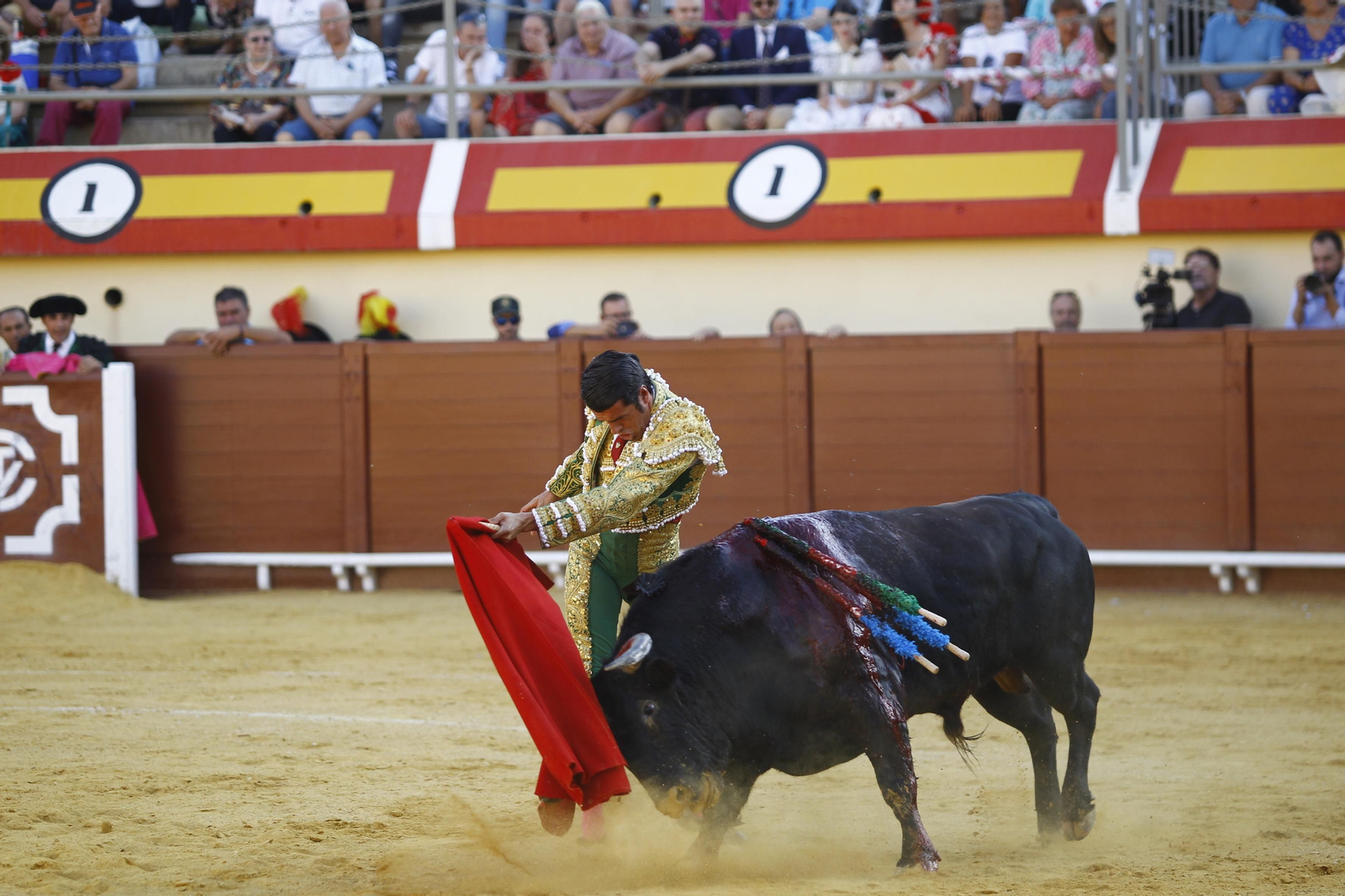 Imágenes de la corrida de toros de la Feria de Vera, con Morante de la Puebla, Emilio de Justo y Pablo Aguado