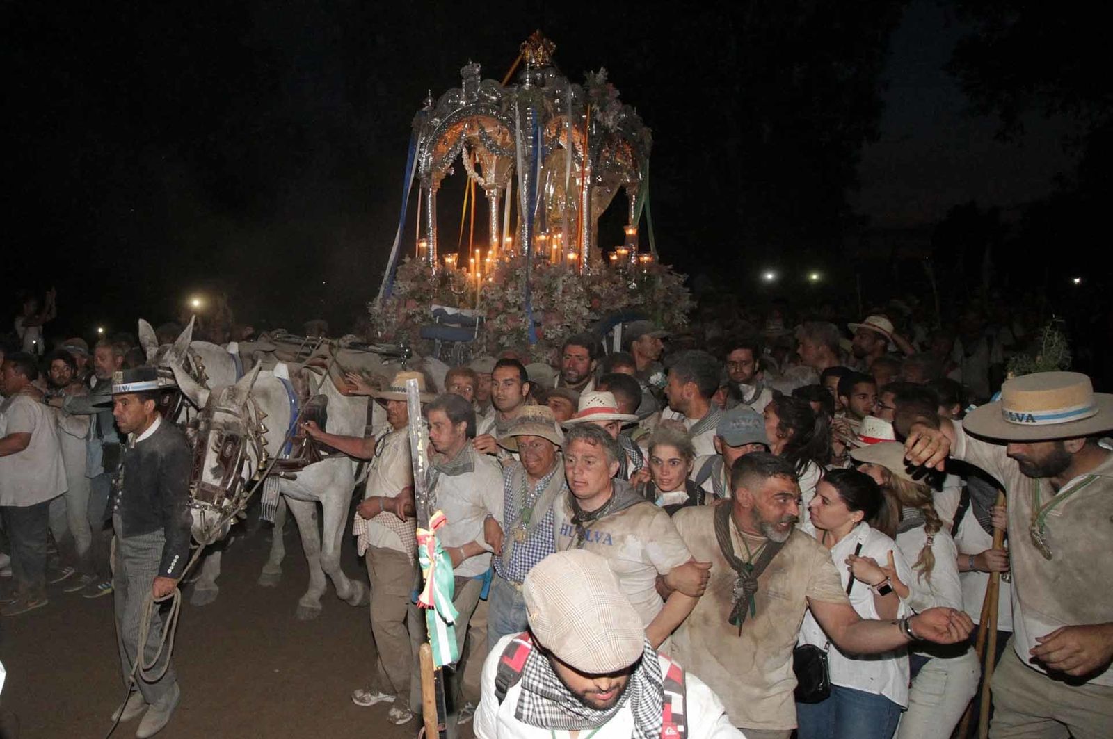 Imágenes de la llegada de la Hermandad del Rocío de Huelva a la aldea