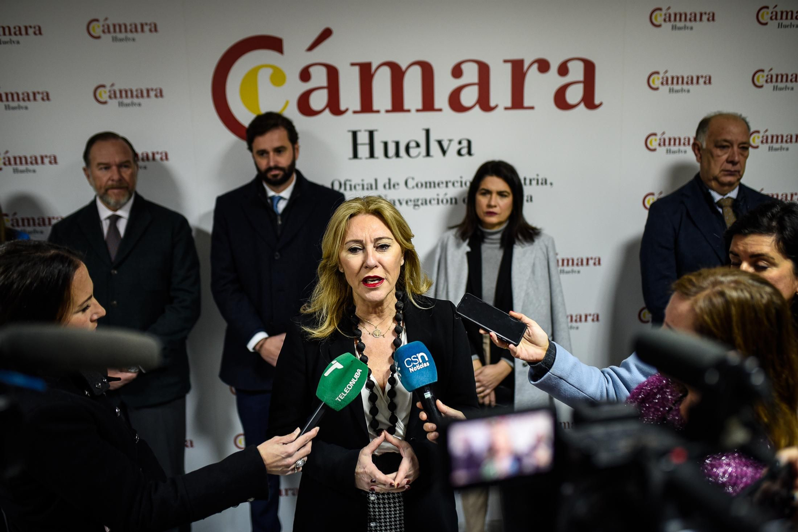 Imágenes de la presentación de la Consejera de Economía de los Fondos Europeos a los empresarios onubenses