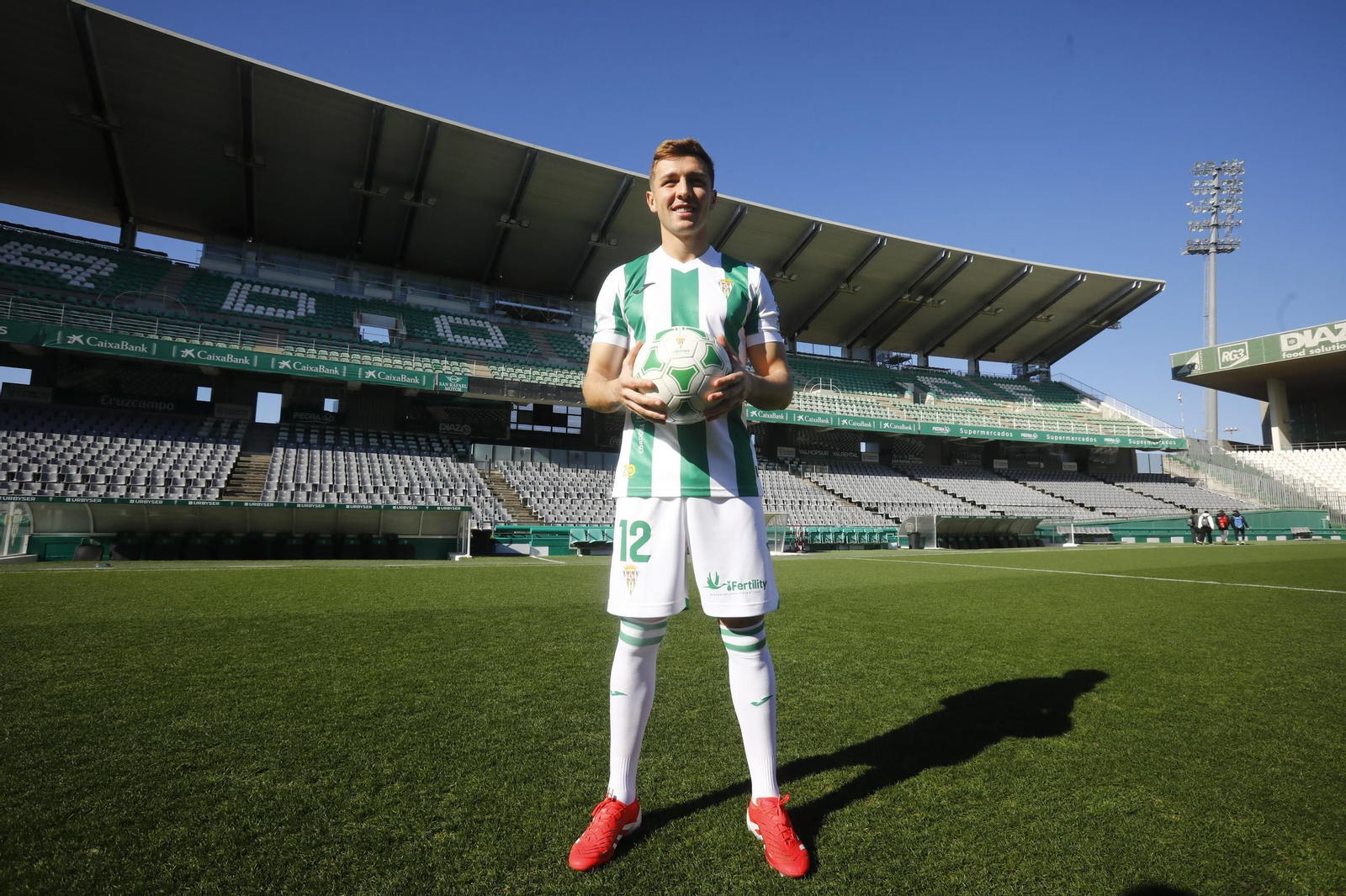 Las mejores fotos de la presentación de Del Moral como jugador del Córdoba aCF