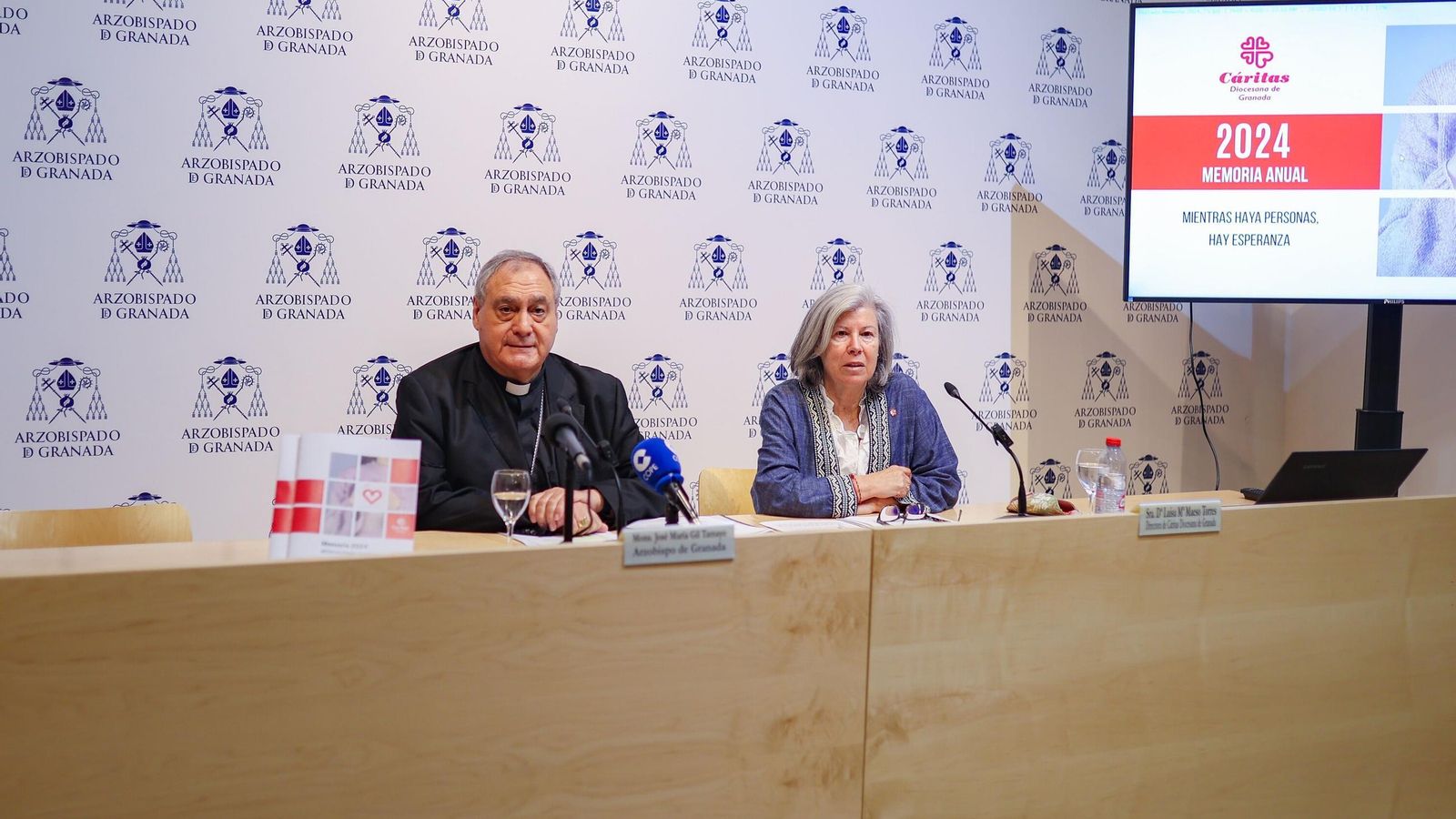 El arzobispo de Granada y la directora de Cáritas Diocesana de Granada presentan la Memoria anual 2024