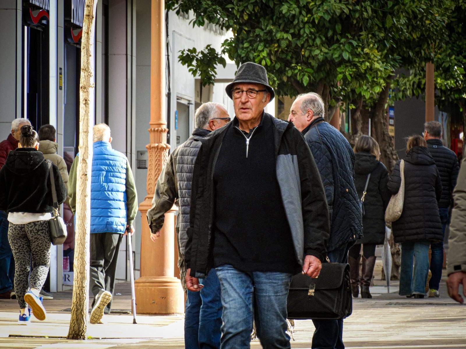 Fotos del ambiente en la ciudad durante la mañana