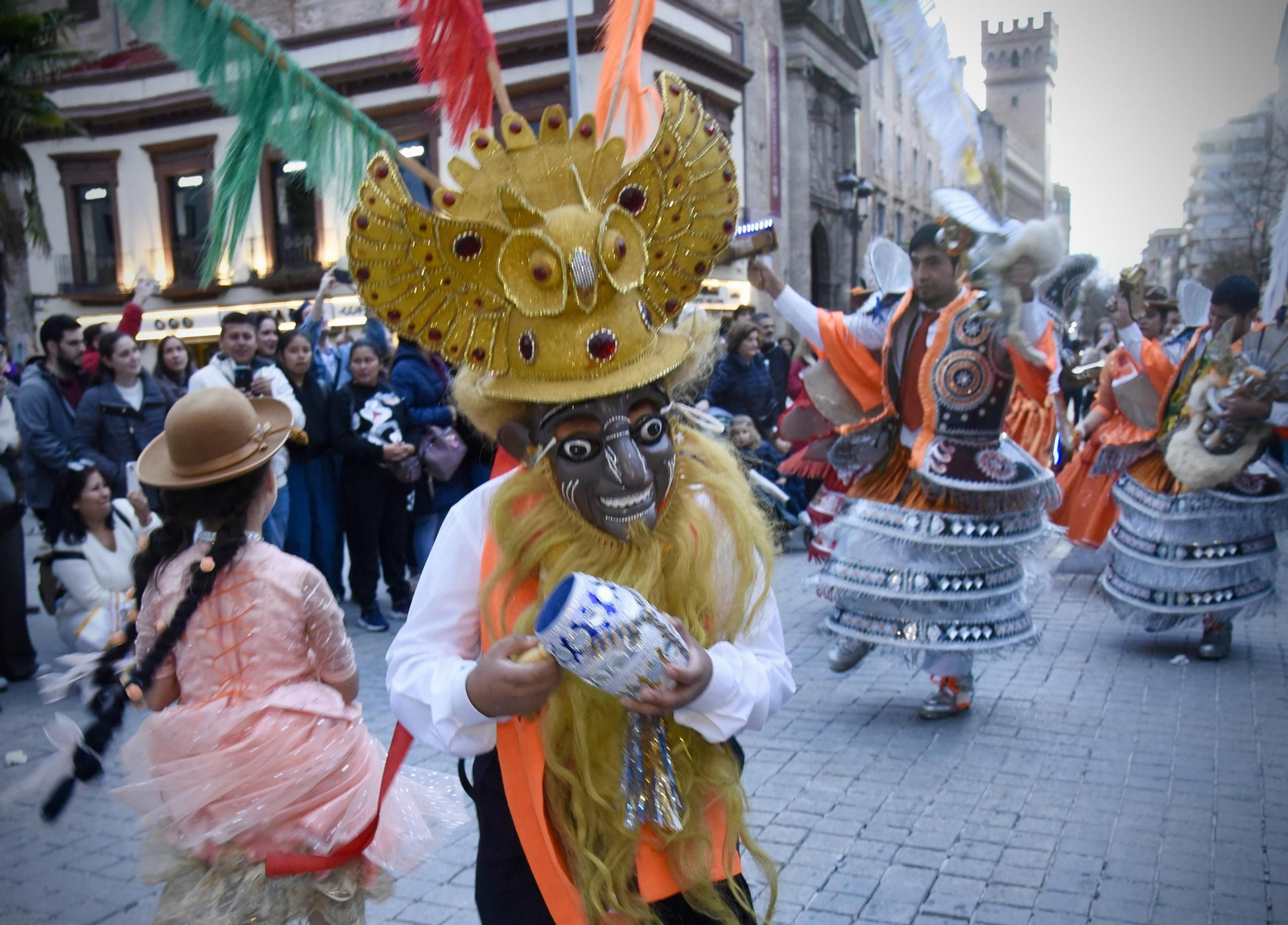 Fotogalería del carnaval boliviano e iberoamericano en Sevilla 2025