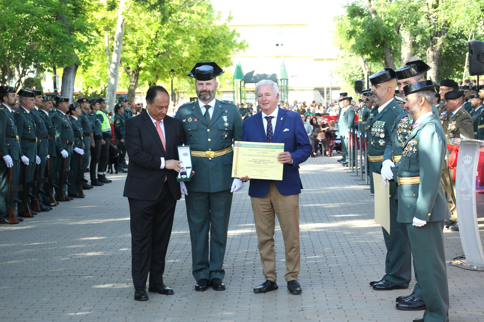 El gran desfile de la Guardia Civil en Montilla, en imágenes