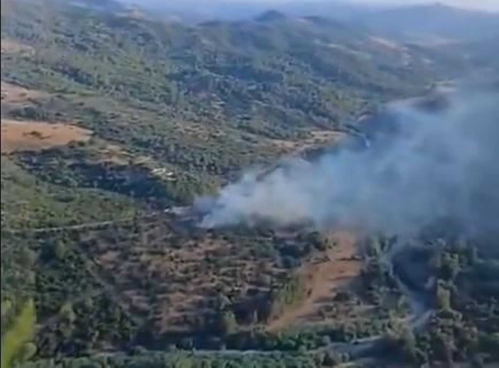 Vista aera del incendio declarado en Gaucín.