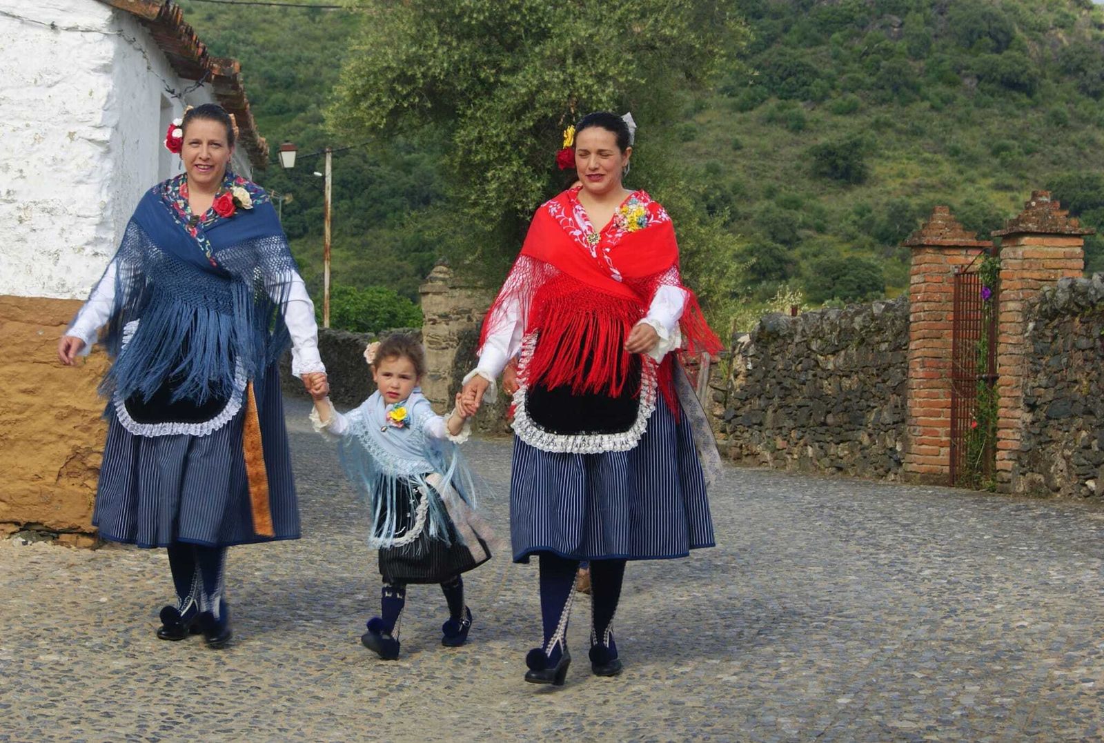 La aldea de Calabazares, en Almonaster, celebra las fiestas en honor a la Cruz de Los Olivos