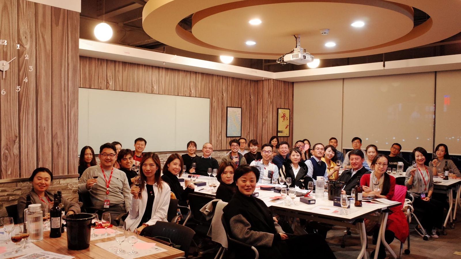 Masterclass sobre el vino de Jerez impartida en una universidad china por el Sherry Educator David Lui.