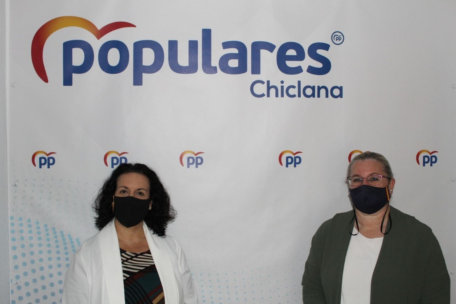 Carmen Baena (derecha) con Ascensión Hita.