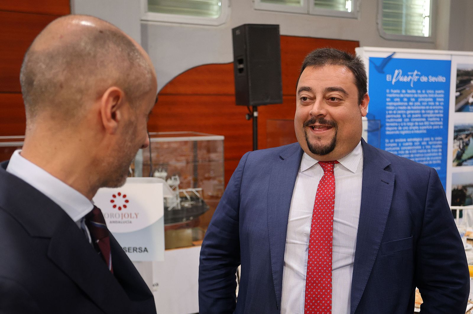 Imágenes de la recepción de los invitados al desayuno-coloquio con Jorge Paradela en el Foro Joly Andalucía