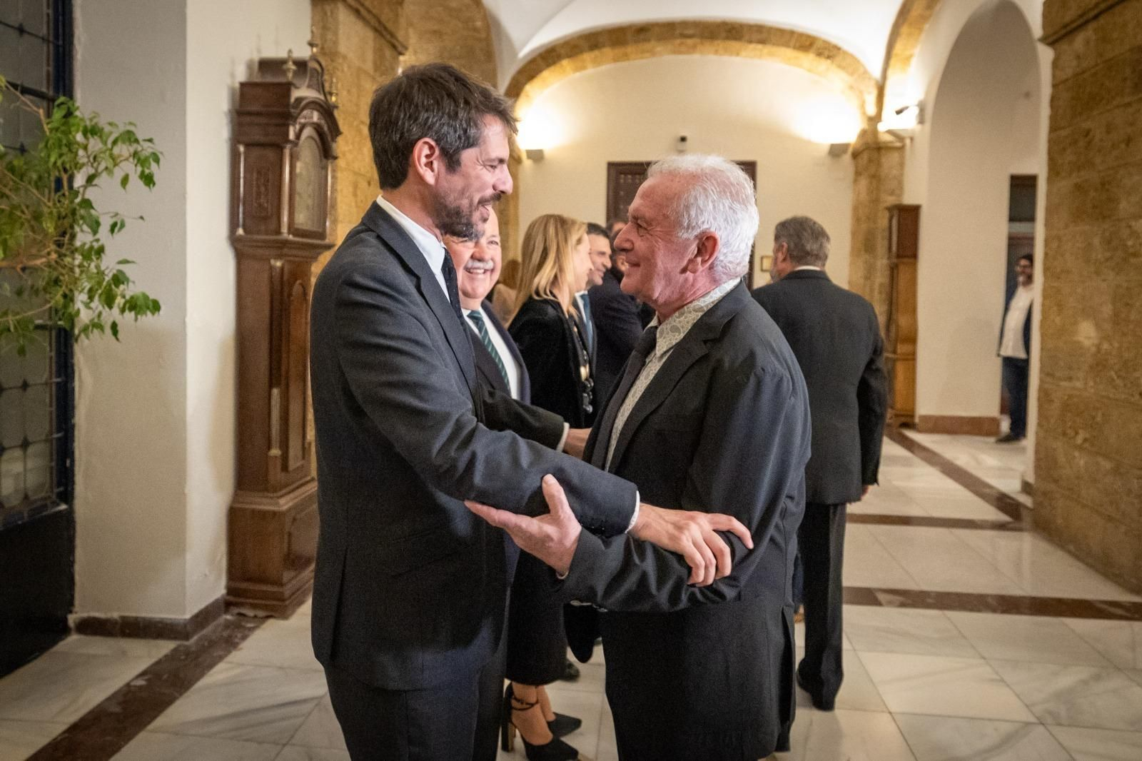 Las imágenes de la cena de los premiados con la Medalla de Oro de las Bellas Artes en la Diputación de  Cádiz