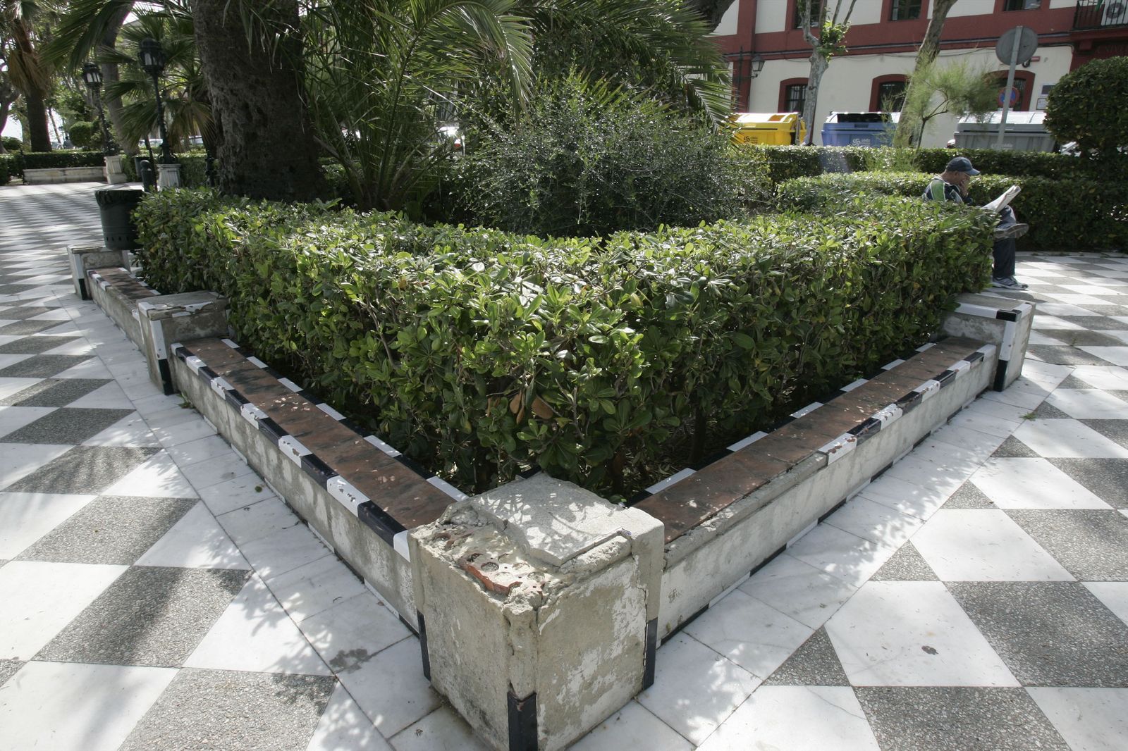 Una de las zonas ajardinadas de la Alameda de Cádiz