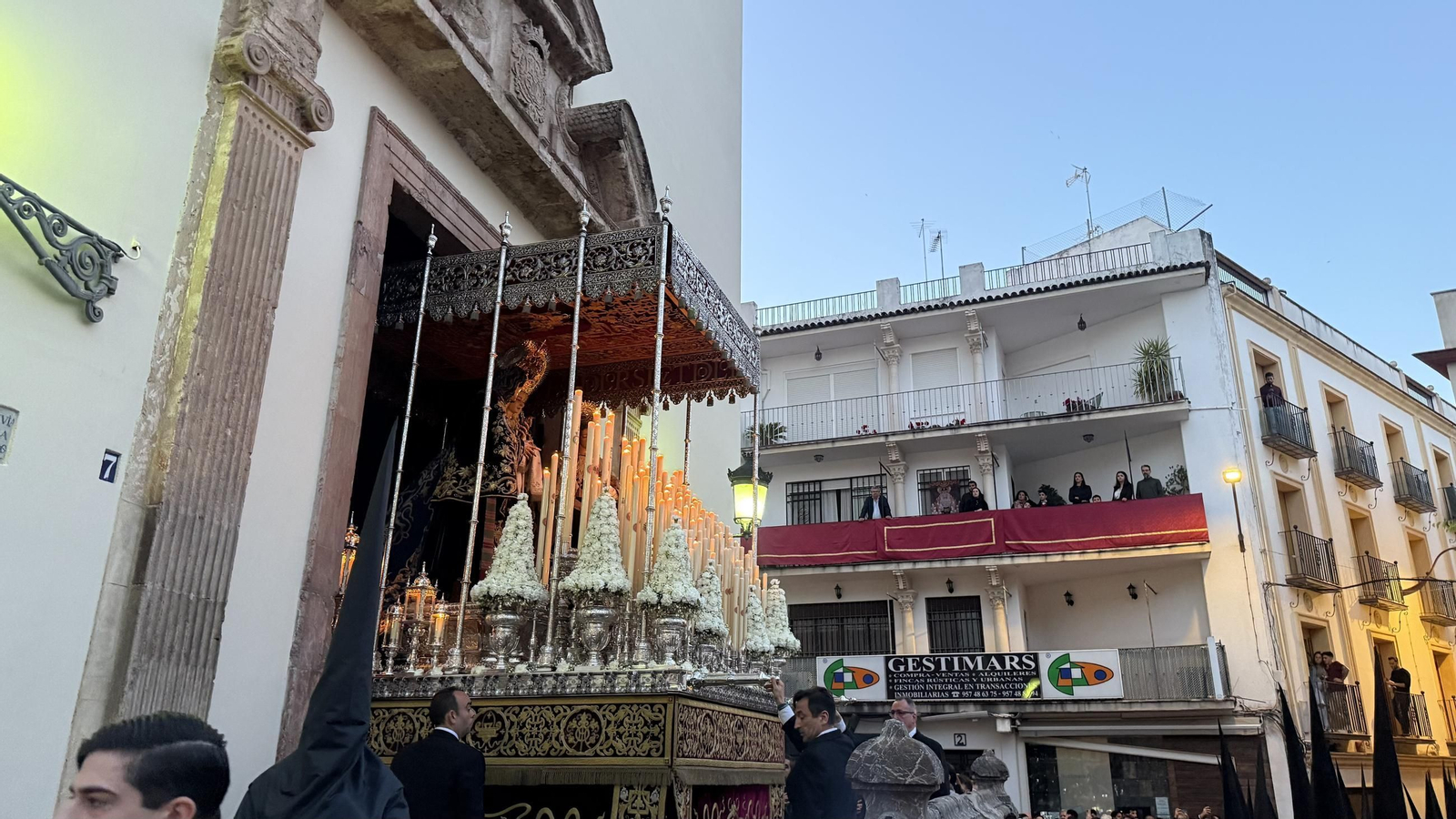 La procesión del Santo Sepulcro en este Viernes Santo de Córdoba, en imágenes