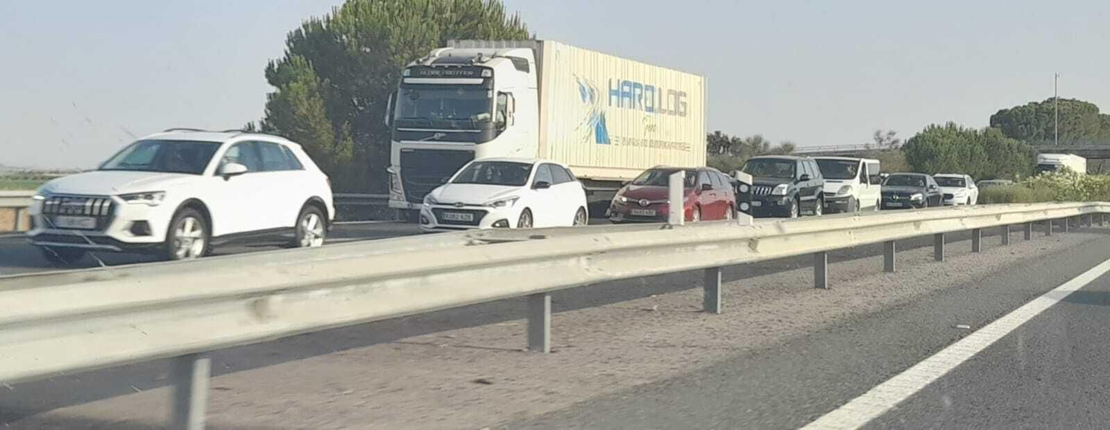 Retenciones la tarde de este domingo en la AP-4 en dirección a Sevilla.