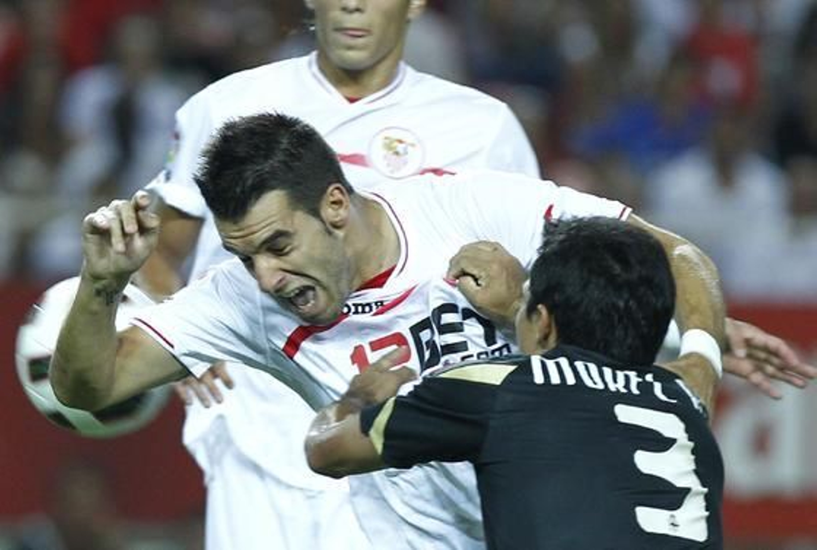 El Sevilla no puede superar al Deportivo de la Couruña en el Sánchez Pizjuán. / Antonio Pizarro El Sevilla no puede superar al Deportivo de la Couruña en el Sánchez Pizjuán. / Antonio Pizarro