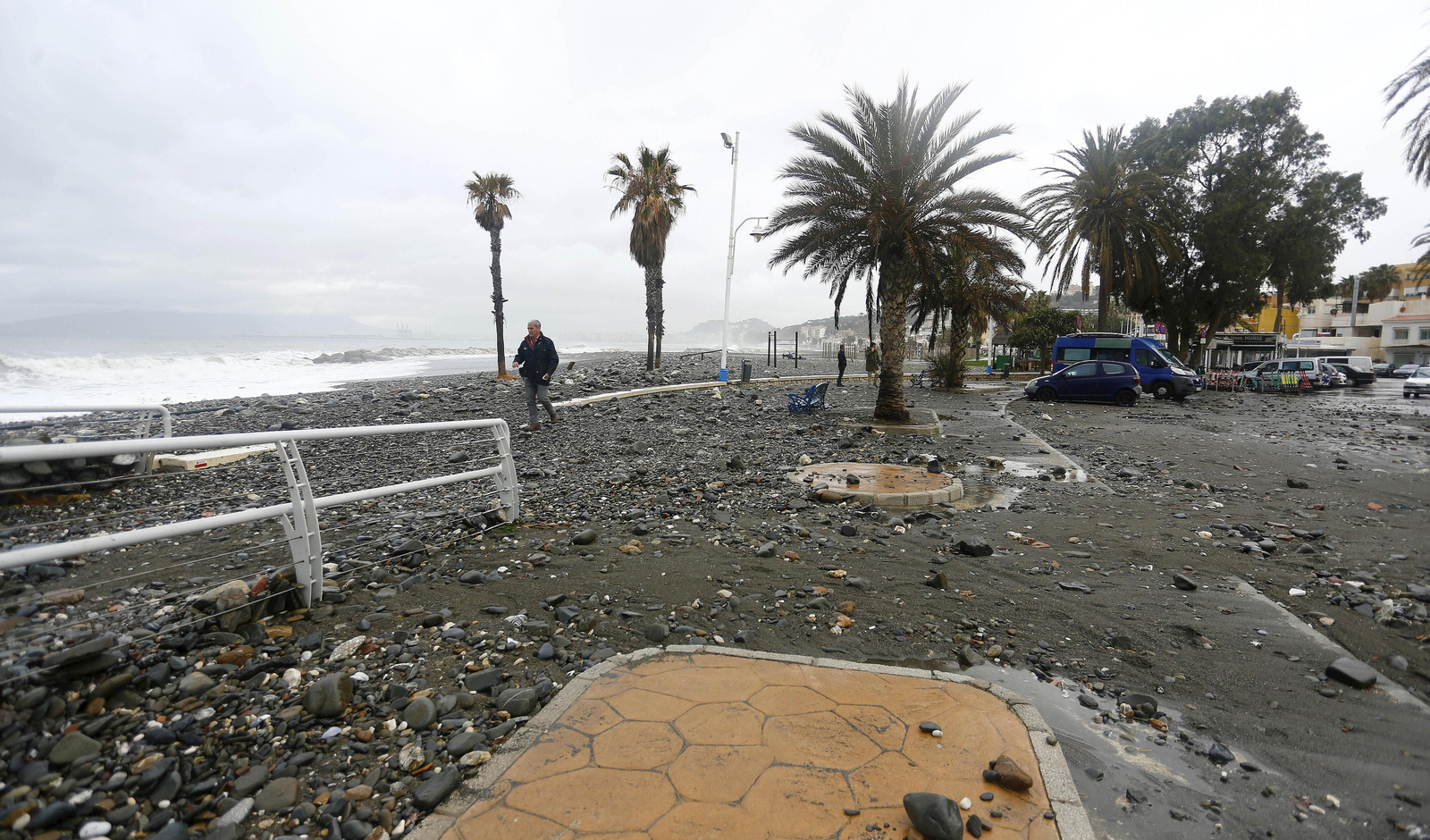 Las fotos de los efectos del temporal en las playas y paseos marítimos de Málaga