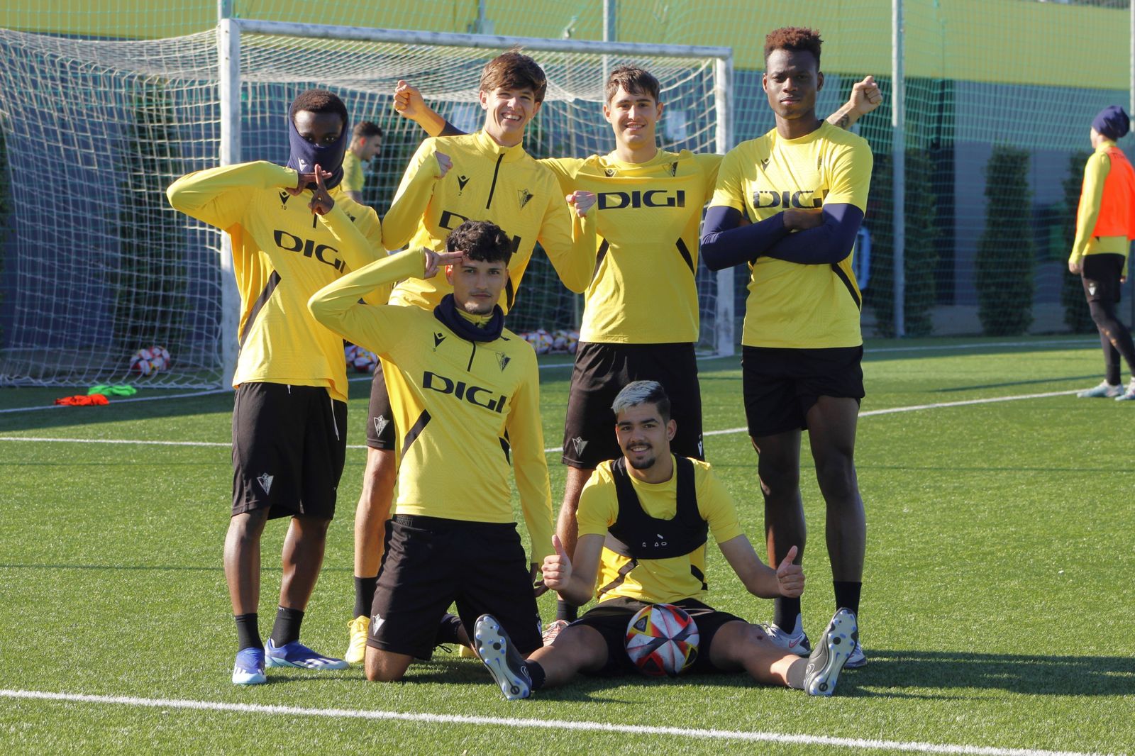 Optimismo y buen ambiente en la última sesión del equipo cadista.