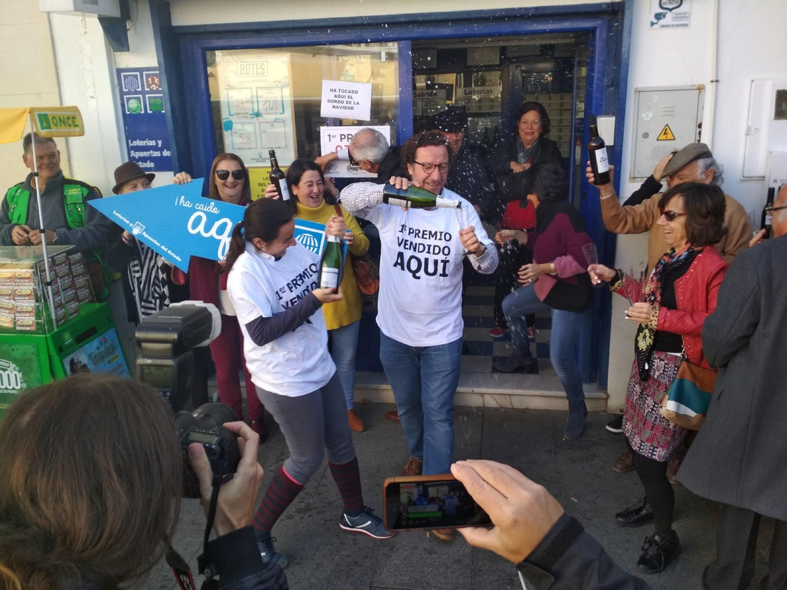 Enorme alegría en al Administración de loterías de Sanlúcar que ha vendido el Gordo