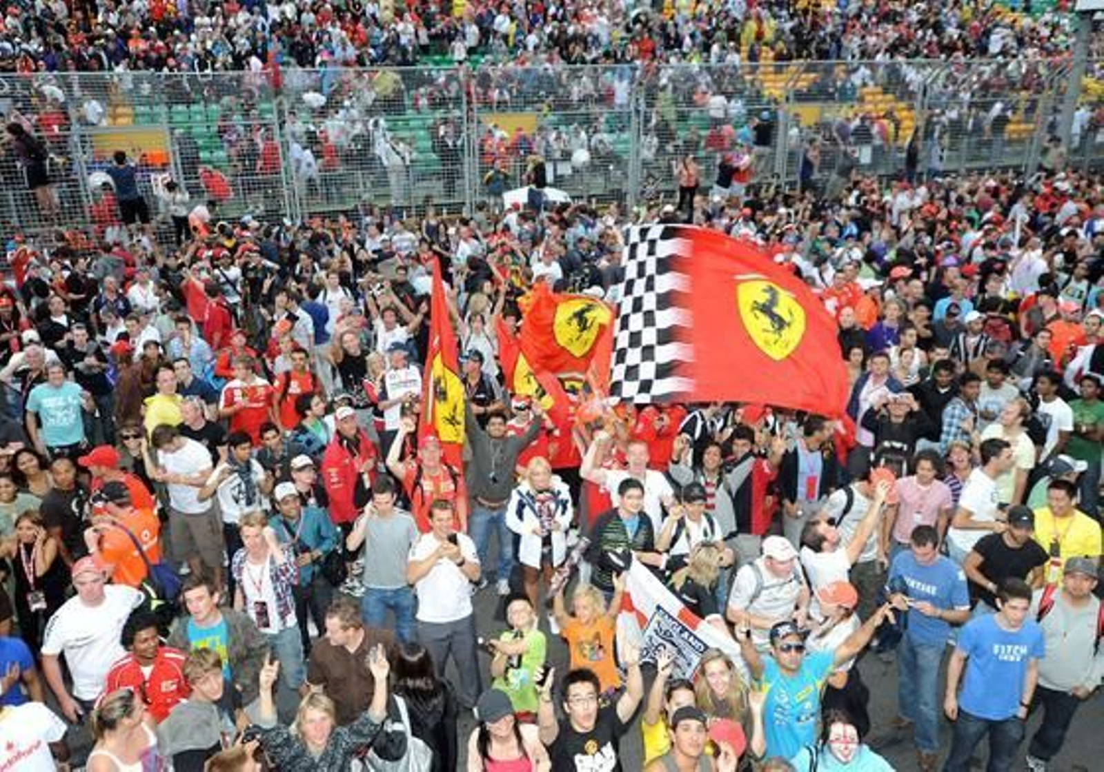 La hinchada de la escudería italiana se dejó notar. (FOTOS: AFP/Reuters/EFE)