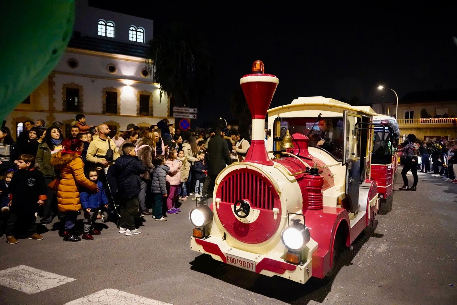 La cabalgata de Huércal de Almería, en imágenes: miles de personas reciben a los Reyes Magos