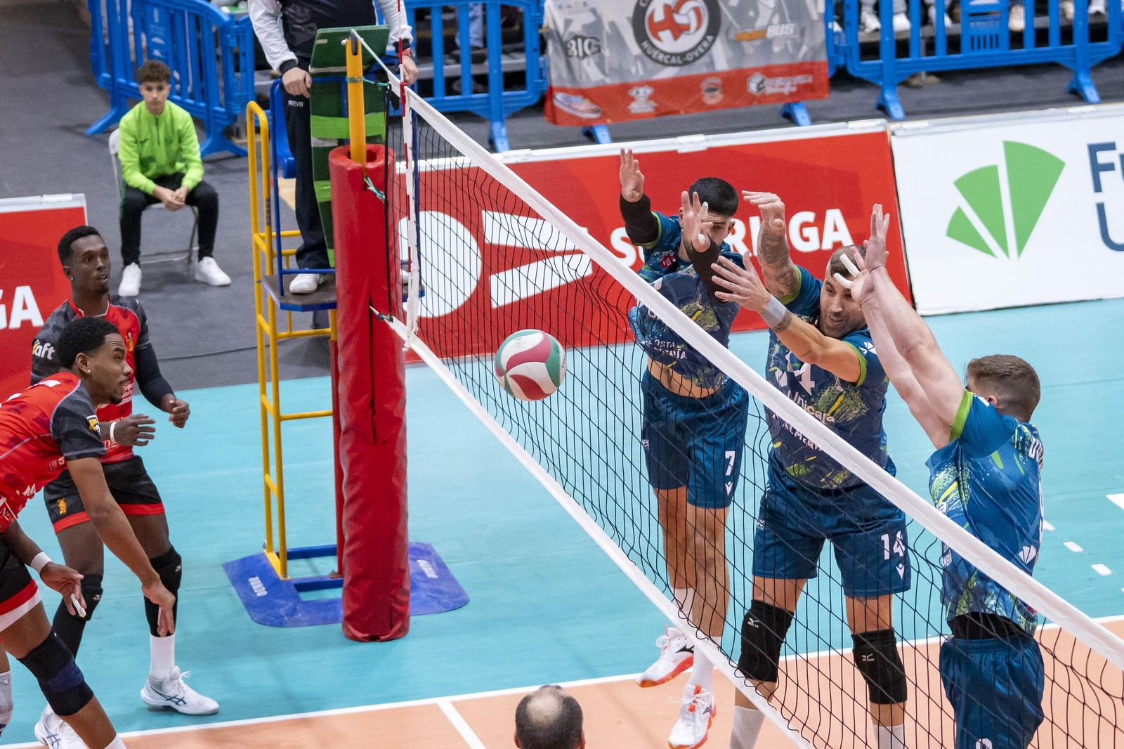 Las imágenes del partido de Superliga entre Unicaja Costa de Almería y Instercap Asisa Tarragona