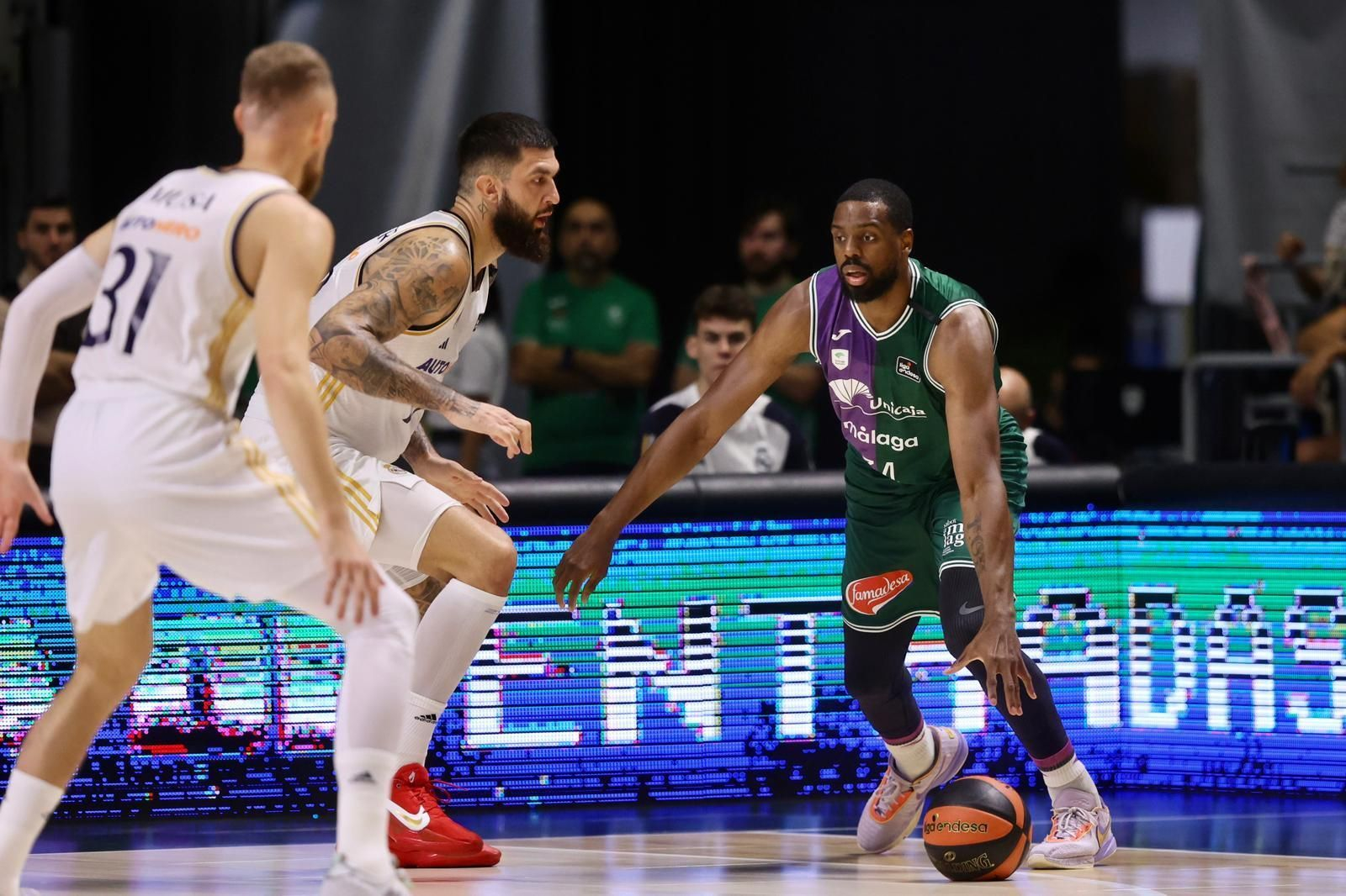 El Unicaja-Real Madrid del Torneo Costa del Sol, en imágenes
