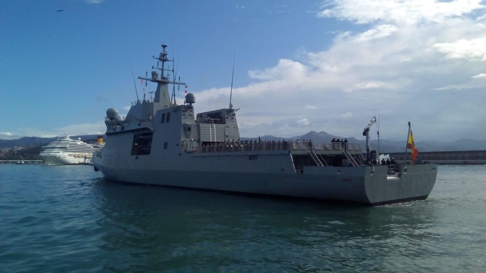 El buque 'Furor' de la Armada Española, a su llegada al Puerto de Málaga.