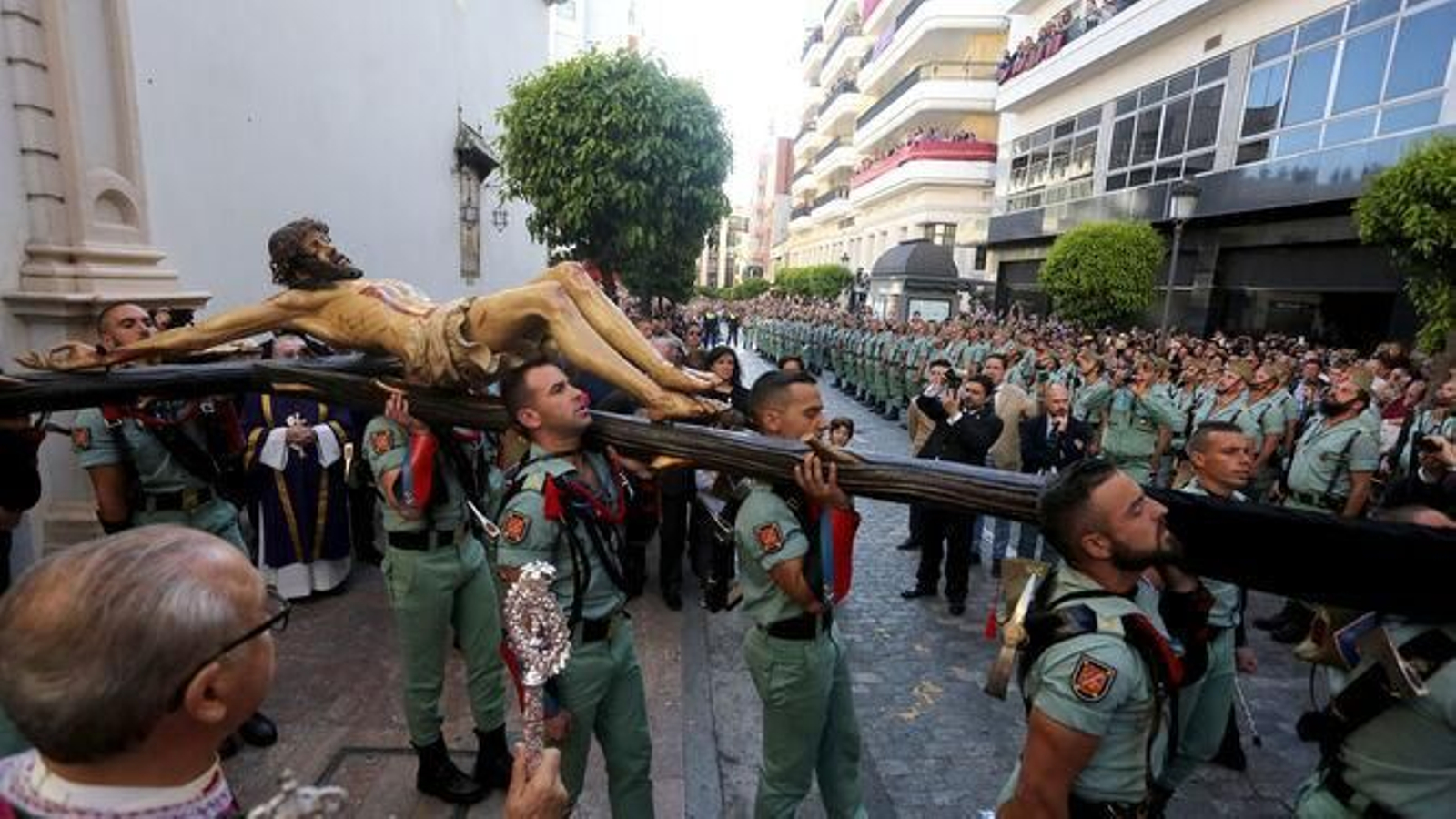 Así fue la procesión del Cristo de la Vera+Cruz acompañado por la Legión en el año 2019