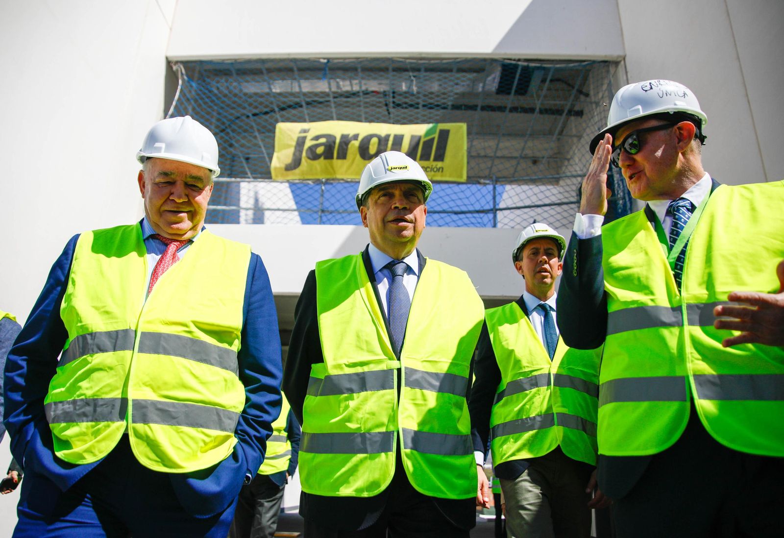 Luis Planas en una visita a la cooperativa Única