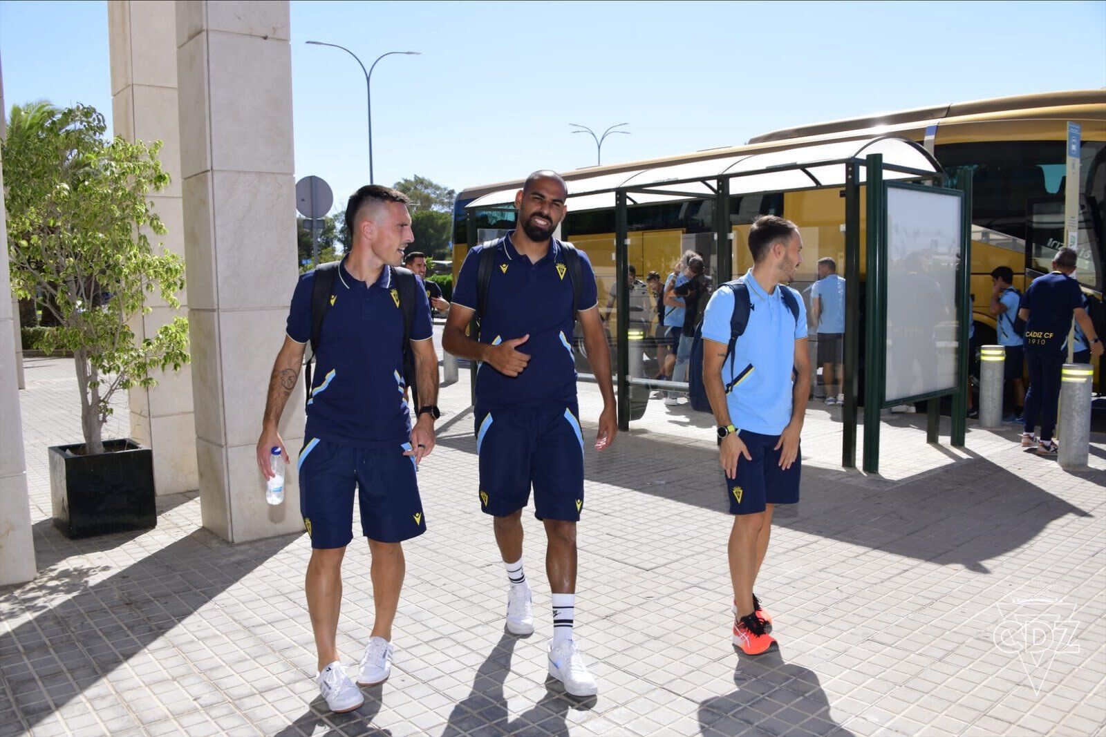 Fede San Emeterio y Fali en el aeropuerto de Jerez.
