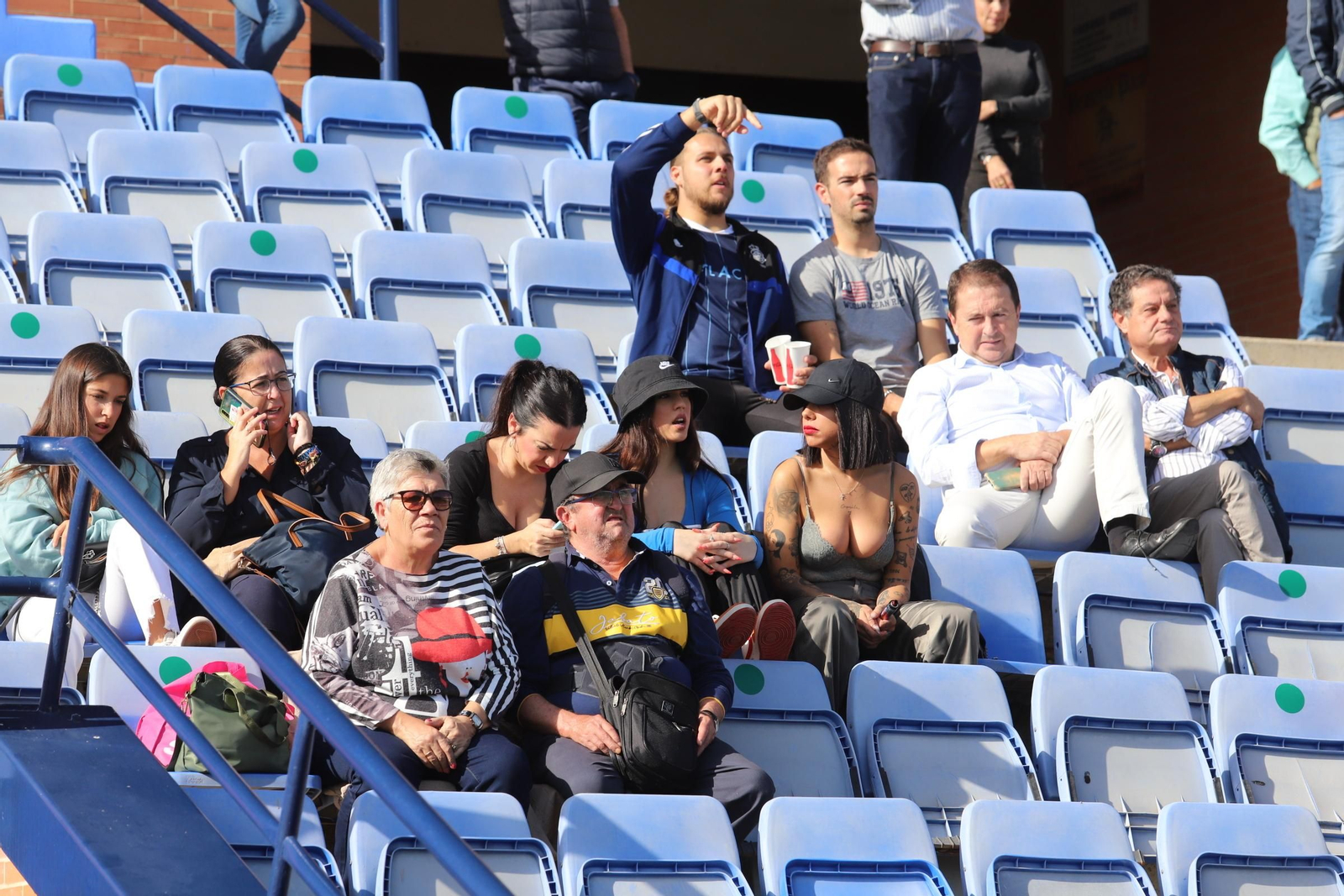 Imágenes del gran ambiente en el Nuevo Colombino para ver el  Recre-Burgos
