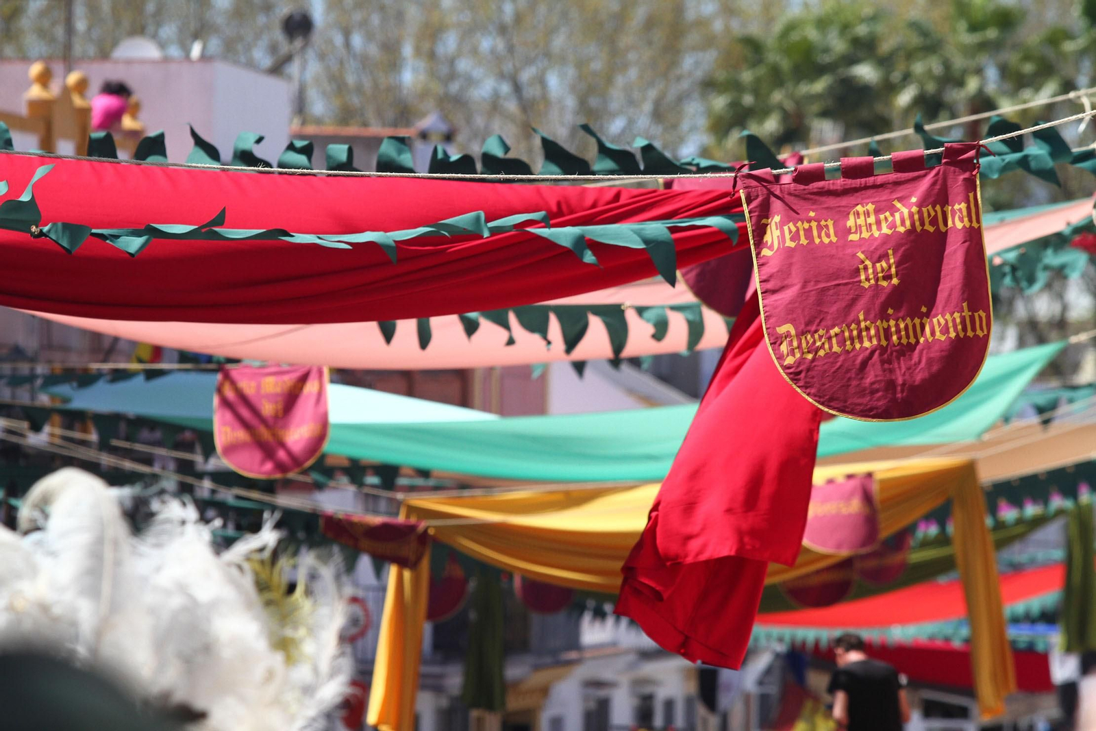 Imágenes del desfile de la XIX Feria Medieval del Descubrimiento, en Palos de la Frontera