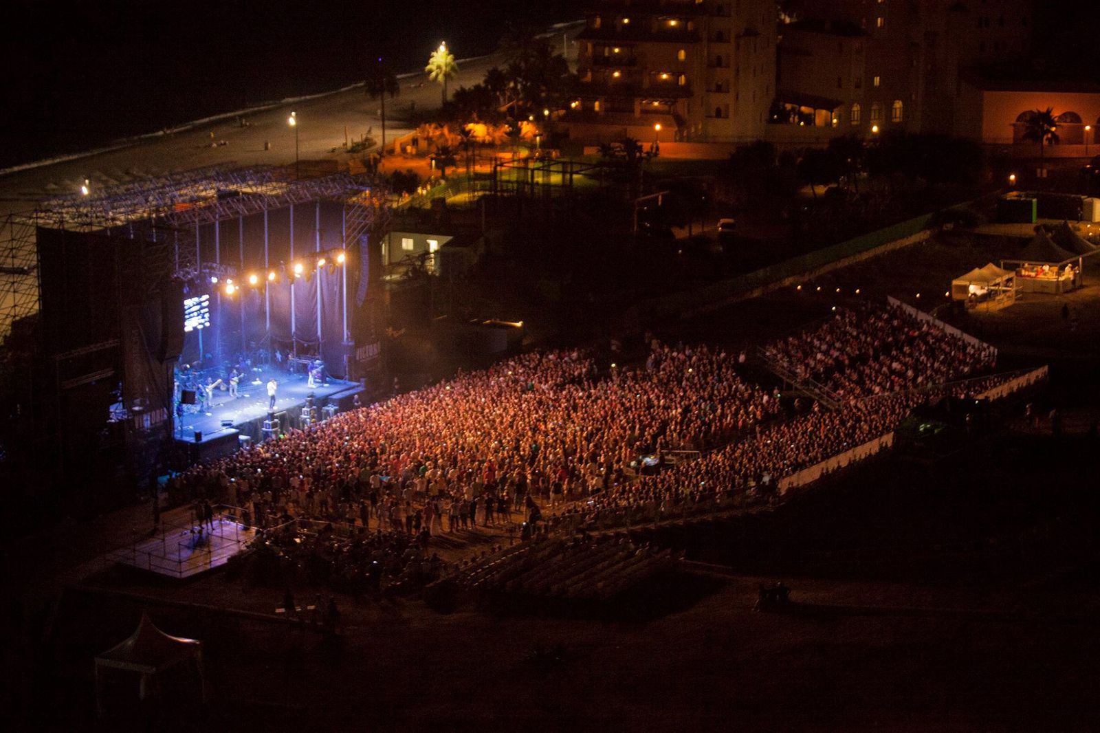 Un concierto en el recinto del Marenostrum  Fuengirola , junto al Castillo Sohail.