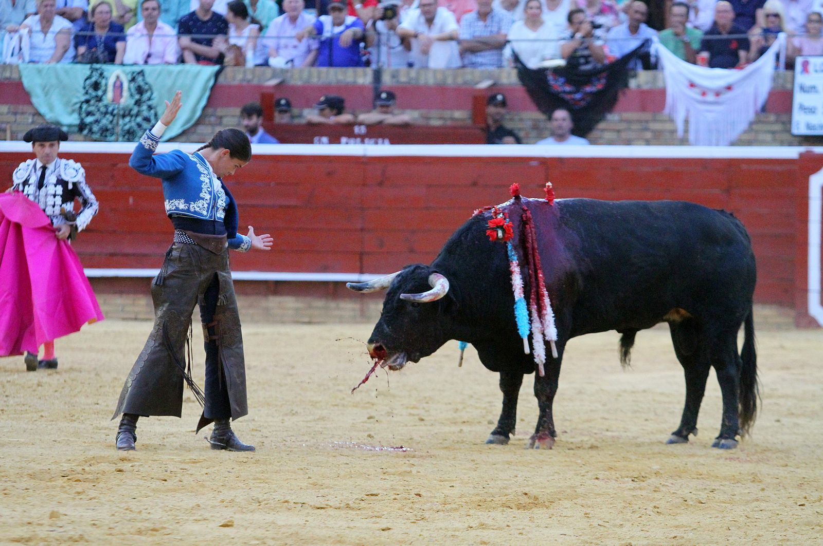 Imágenes de la corrida de rejones de Pablo Hermoso de Mendoza, Andrés Romero y Lea Vicens.