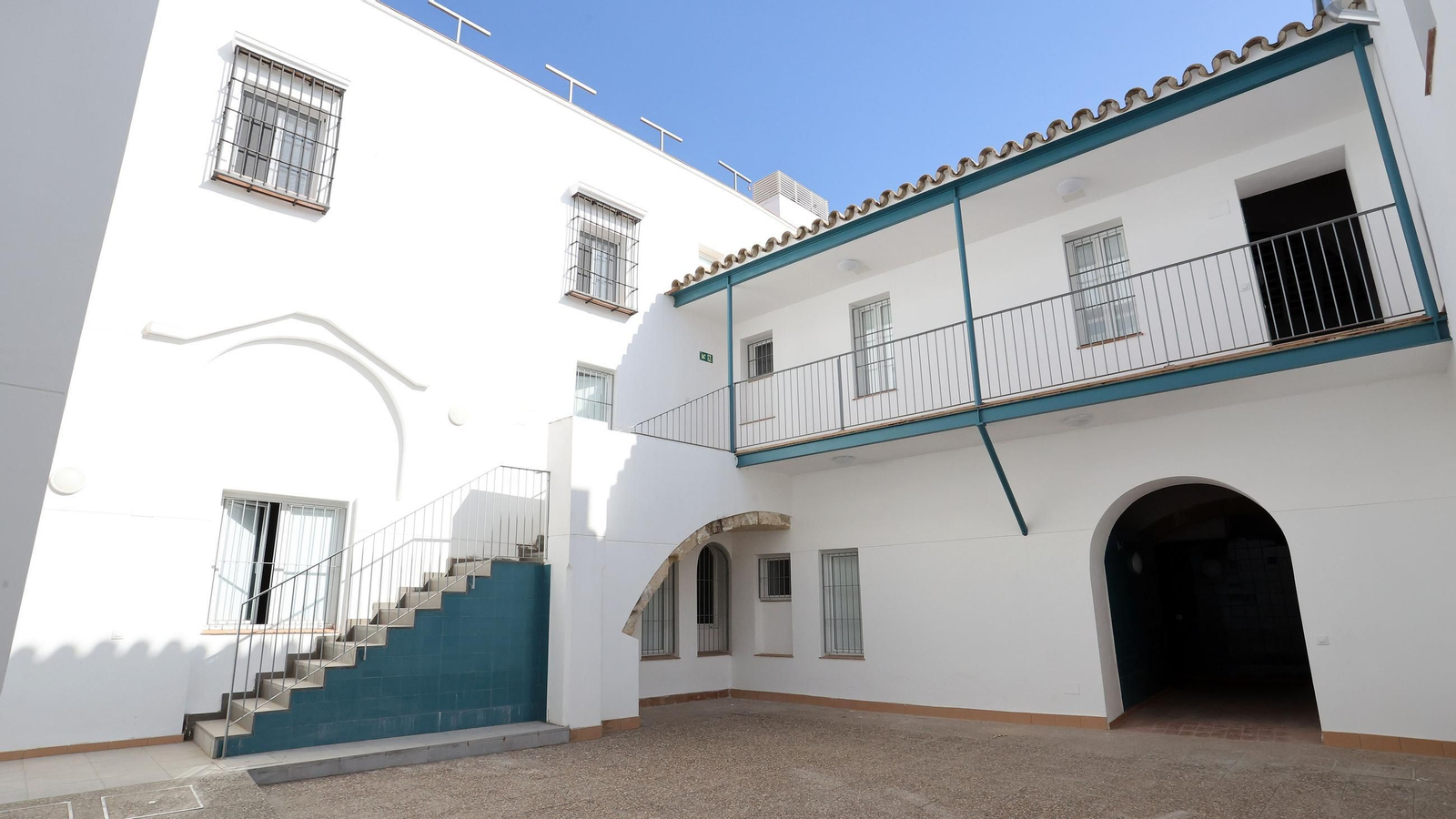 Visita a la rehabilitación de viviendas en calle Ramón de Cala en Jerez