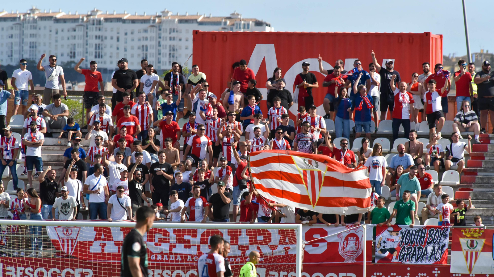Fotos de la afición durante el Algeciras CF - AD Merída en el estadio municipal de Algeciras