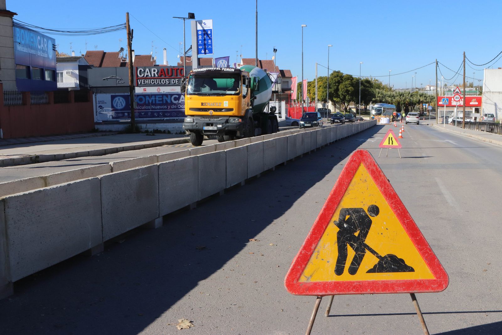 Obras en la avenida Miguel Cuenca Valdivia.
