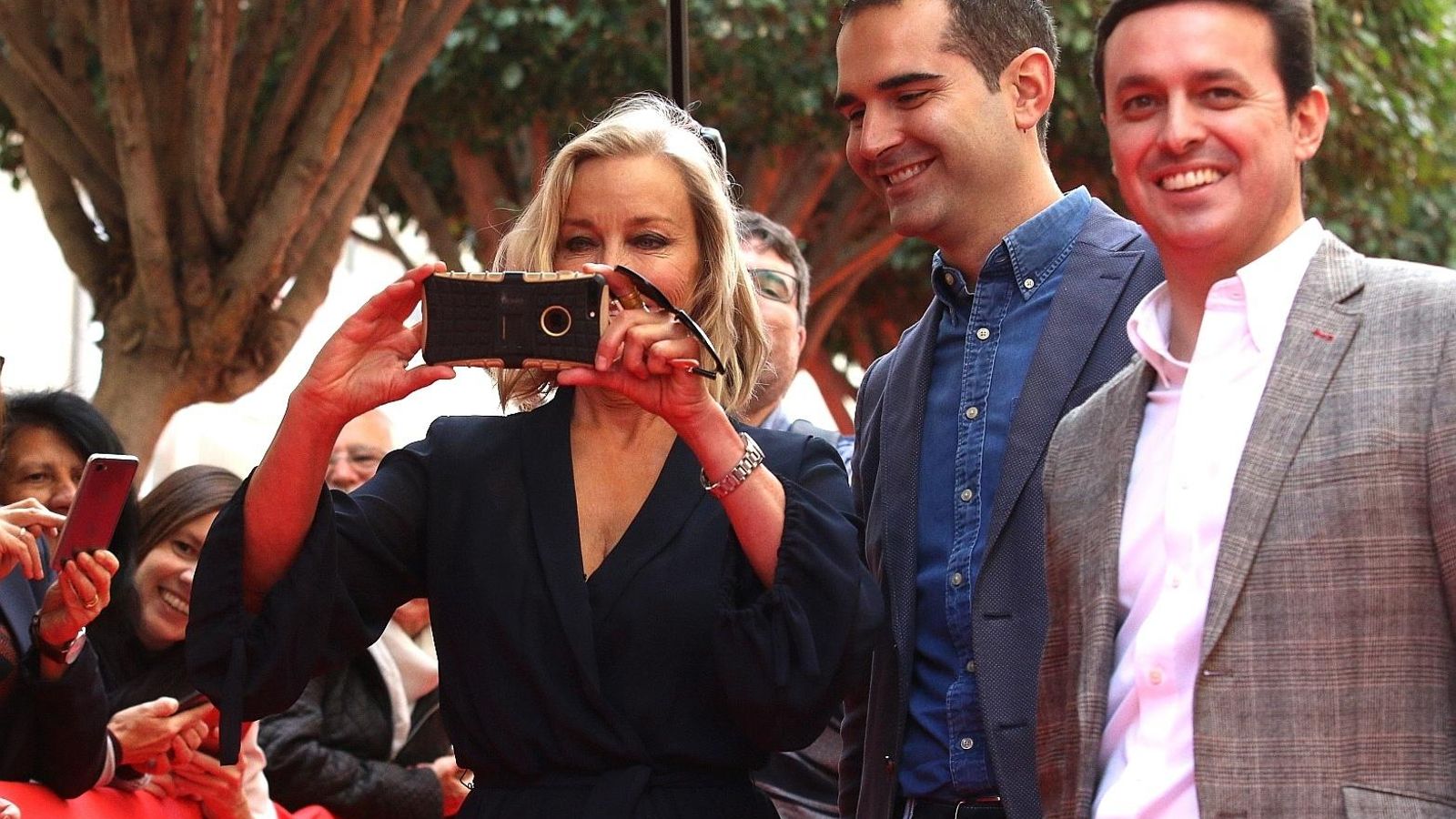 La actriz fotografió a los periodistas para rememorar el momento.