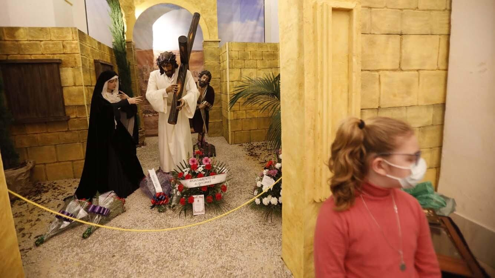 Fotos del Jueves Santo en Algeciras: Tres Caídas, Nazareno y Cristo de la FE