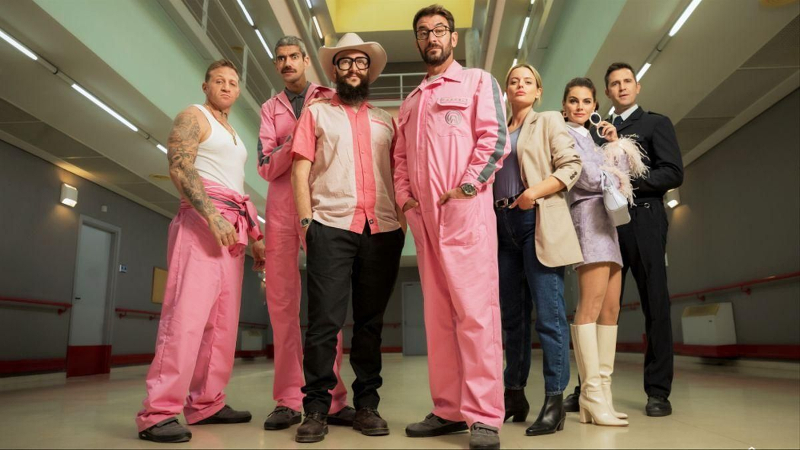 Arturo Valls y el resto del elenco principal de su comedia presidiaria