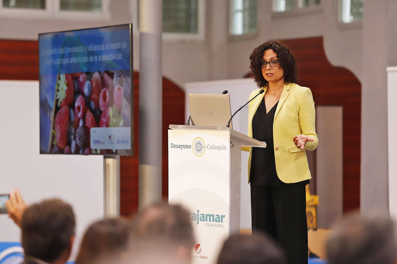 Las imágenes en el Desayuno-Coloquio del Grupo Joly "Competitividad innovación y eficiencia el sector de los frutos rojos ante el reto de la sostenibilidad"