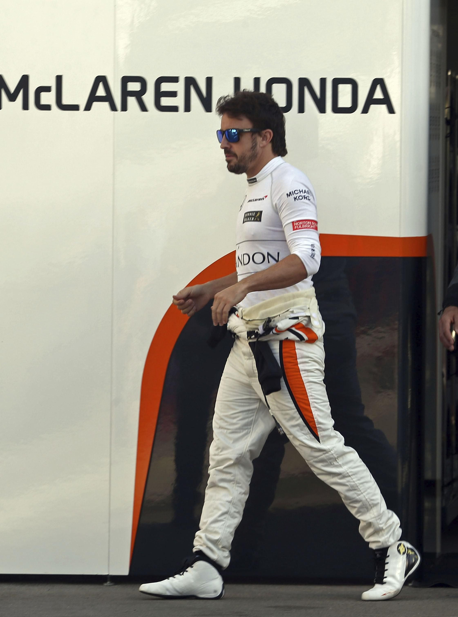 Fernando Alonso, durante un descanso de la última jornada de entrenamientos.