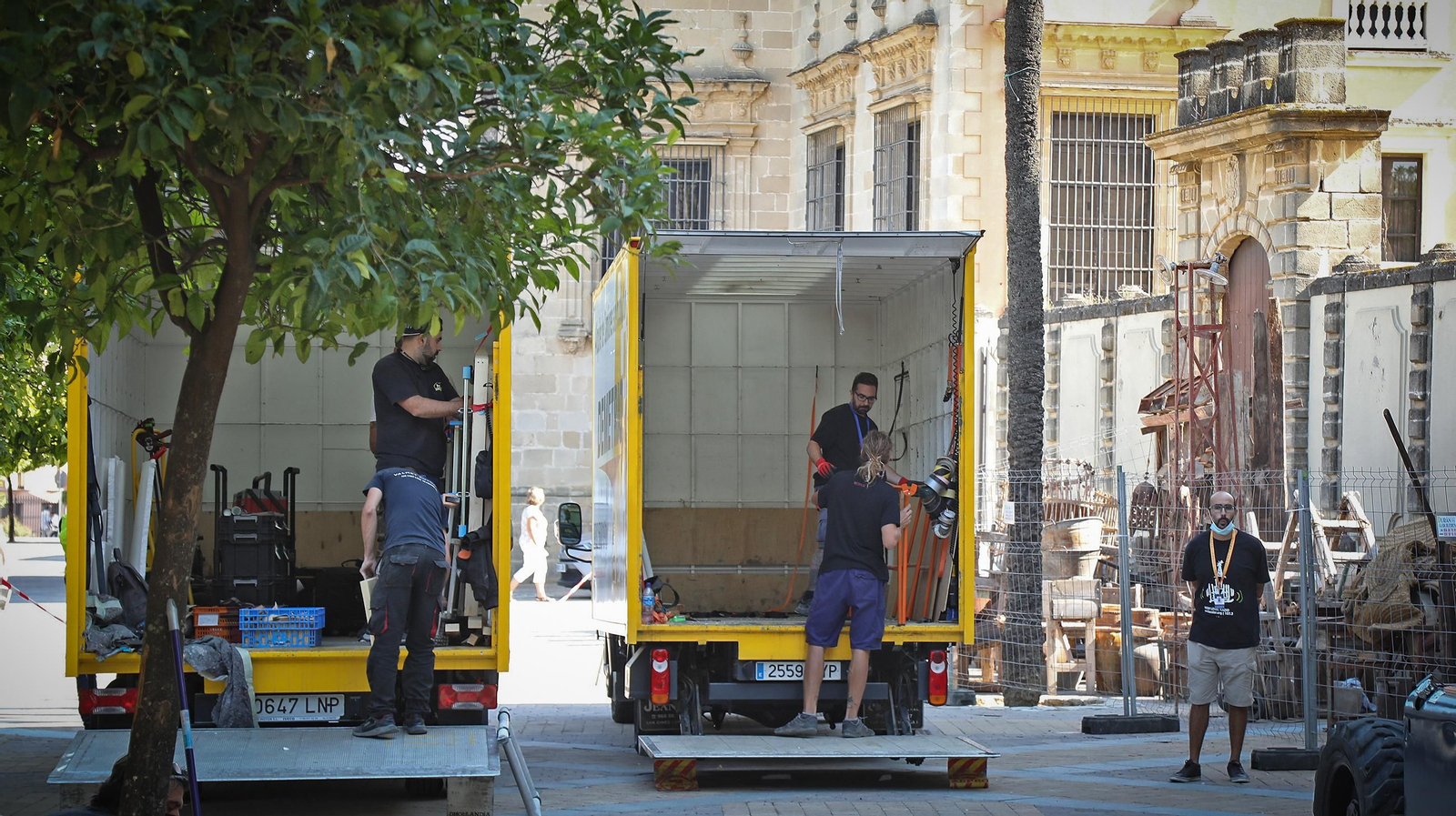 Preparativos en el Alcázar de Jerez para el rodaje de la serie 'The Crown'