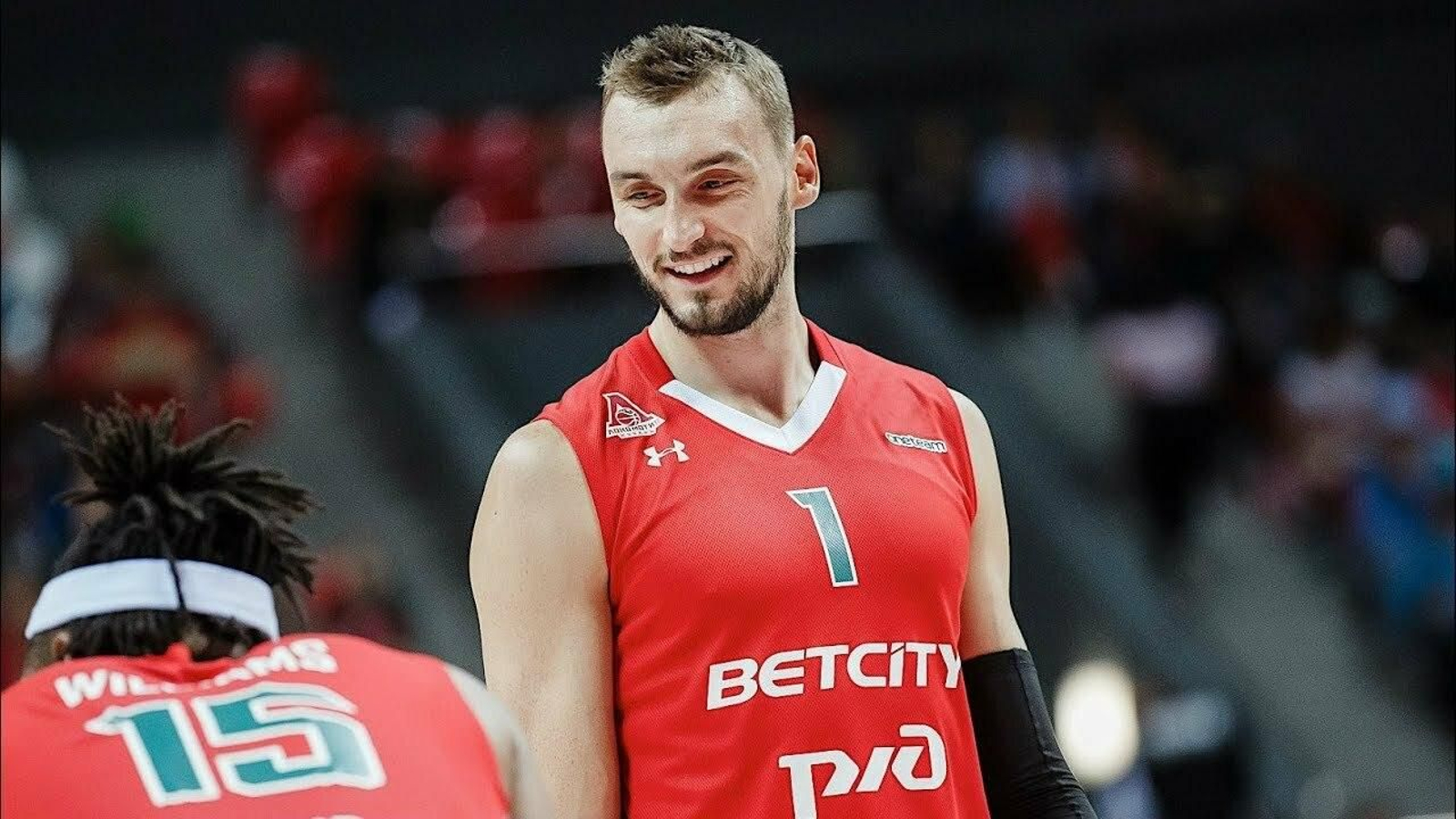Sam Dekker, en un partido con el Lokomotiv. Sam Dekker, en un partido con el Lokomotiv.