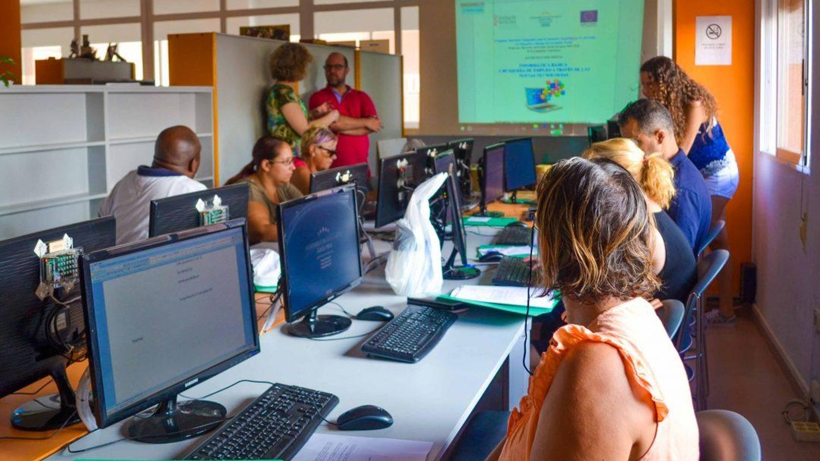Cada curso tiene una duración de 150 horas y combina clases online con sesiones presenciales