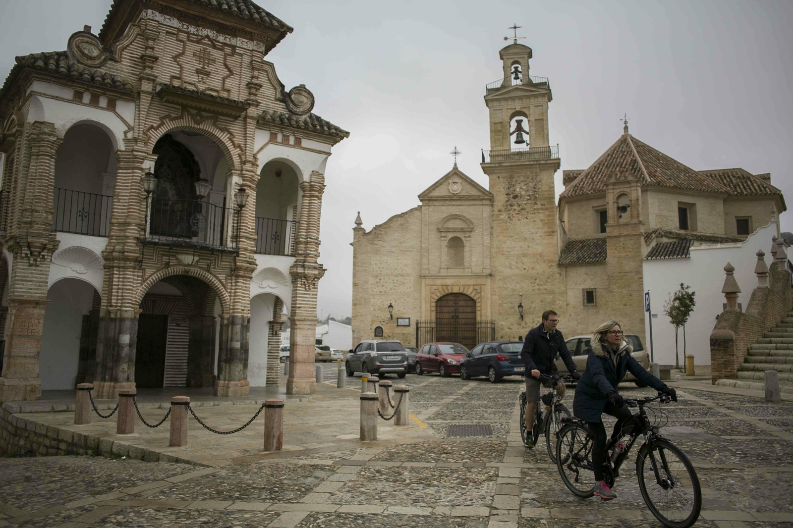 Turistas en bicicleta en la zona de Portichuelo de Antequera.