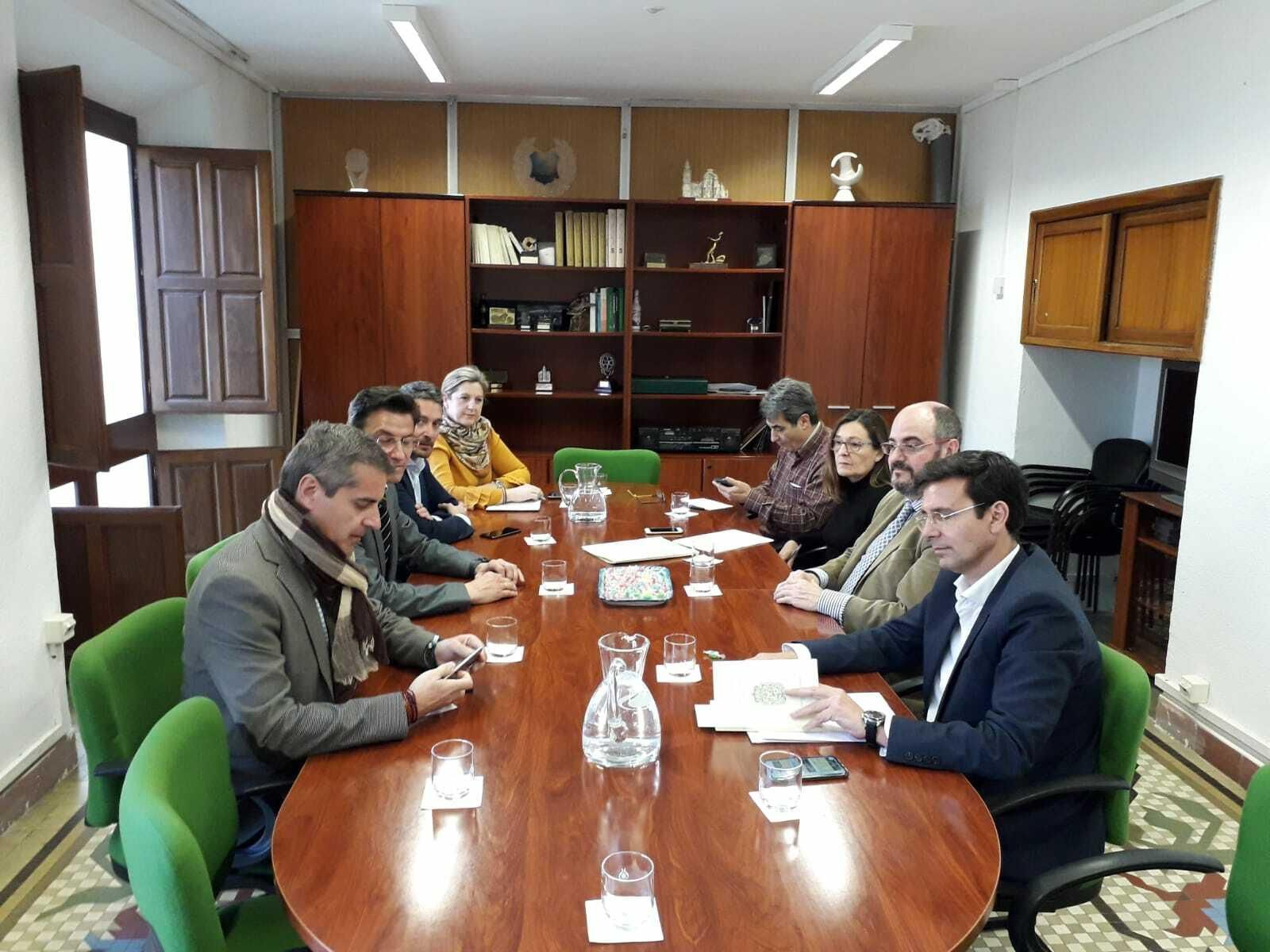 El alcalde no logra consenso para la presidencia de la comisión de contratos y la decidirá por decreto